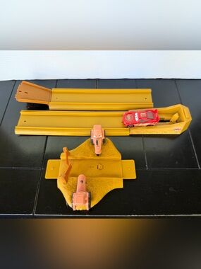 Disney Pixar Cars Race-O-Rama Tractor Tippin’ Track set - FBT11